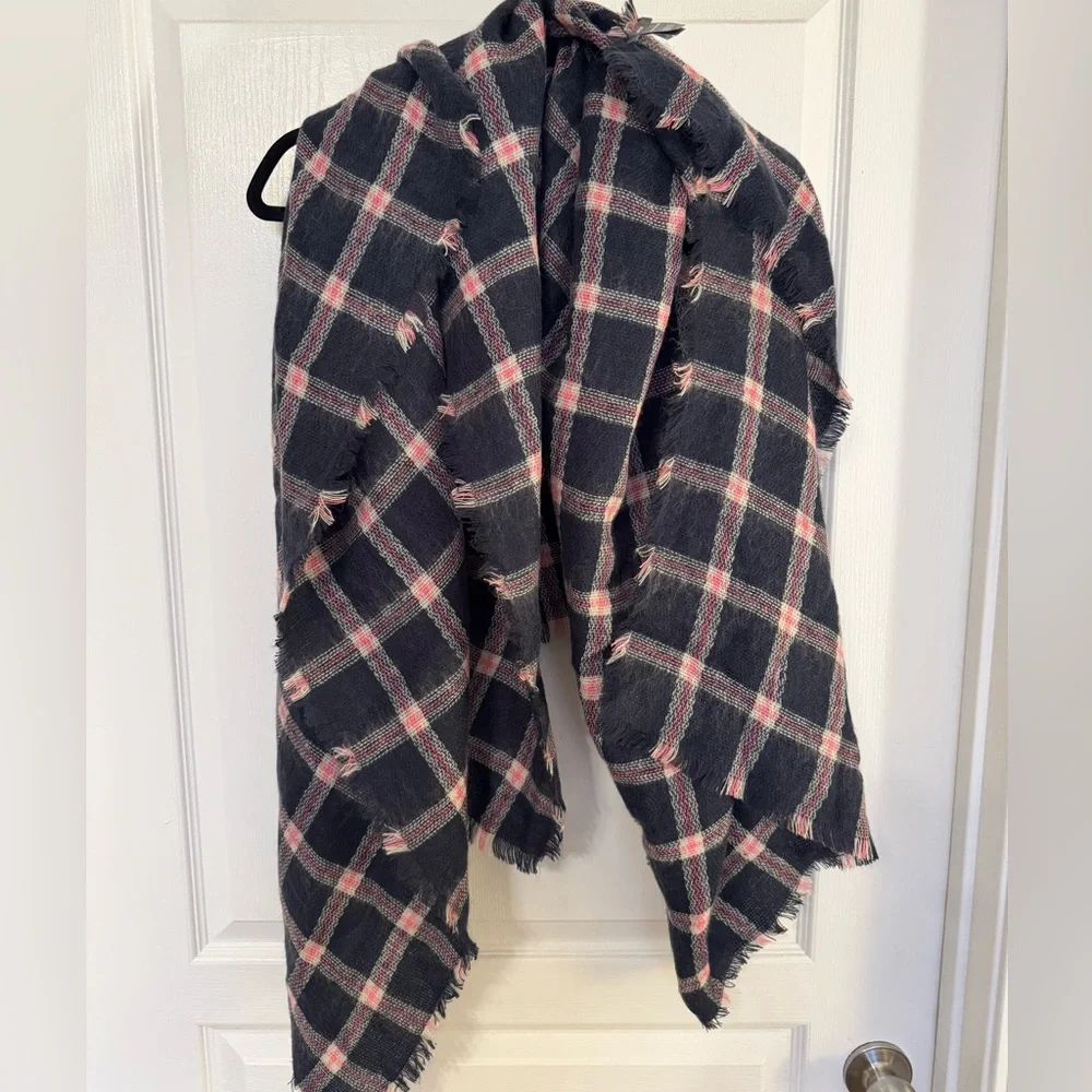 aerie Plaid Navy and Pink Woven Blanket Scarf